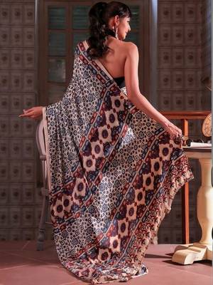 Cream ethnic motifs satin block print saree 4