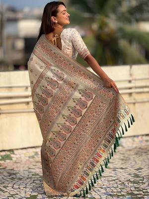 Beige woven design saree 4