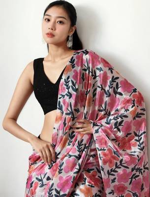 Magenta floral printed saree with matching blouse piece 4