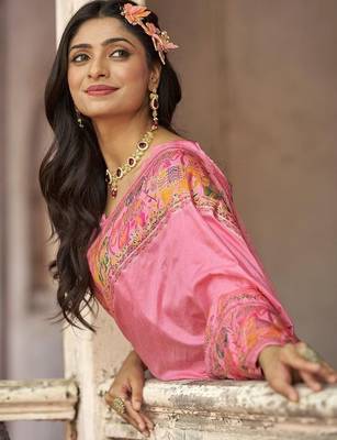 Pink embellished zari saree 2