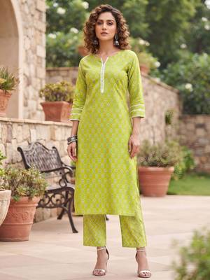 Green printed straight co-ords set for women 1