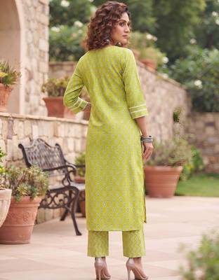 Green printed straight co-ords set for women 4