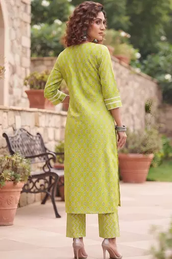 Green printed straight co-ords set for women