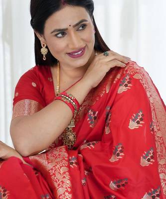 Red women ethnic motifs zari banarasi saree 4