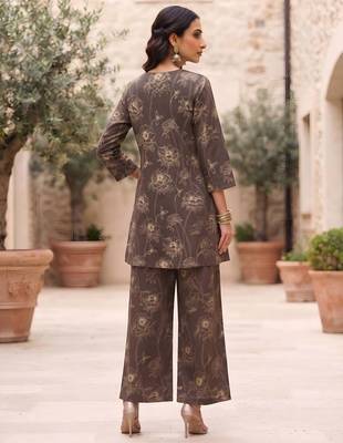 Brown printed straight co-ords set for women 4