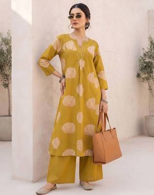 Yellow printed straight co-ords set for women 3
