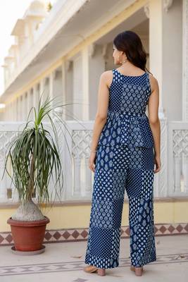 Women navy blue printed co-ord set 5