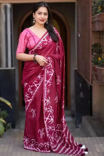 Maroon batik printed chanderi saree with unstitched blosue piece