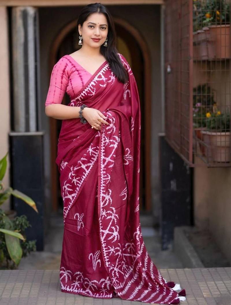 Maroon batik printed chanderi saree with unstitched blosue piece