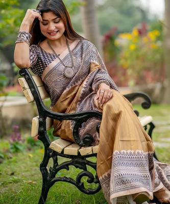 Beige printed tussar saree 3