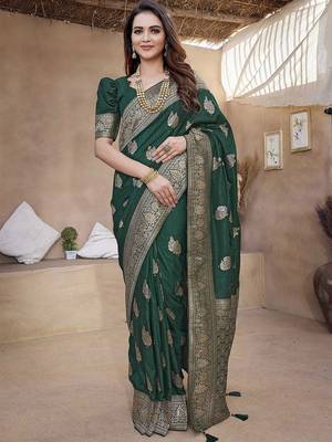 Green woven design zari banarasi saree with unstitched blouse piece 1