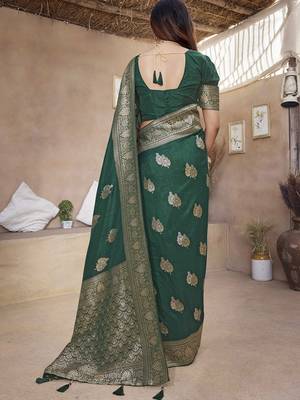 Green woven design zari banarasi saree with unstitched blouse piece 3