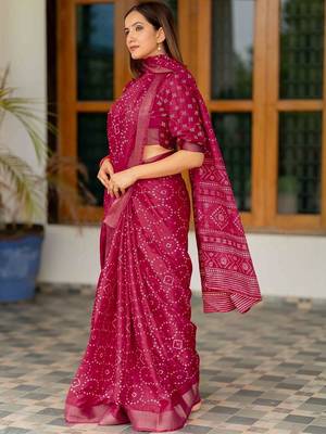 Pink pink printed silk blend bandhani sarees 3