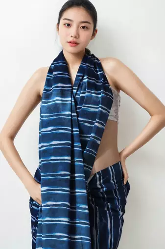 Navy blue striped saree with blouse piece