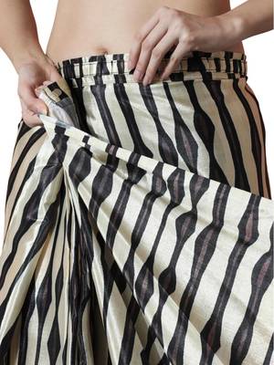 Cream striped silk blend saree 4