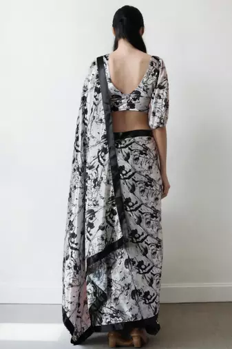 White floral print monochrome saree with unstitched blouse piece
