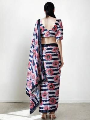 Pink floral print saree with unstitched blouse piece 3