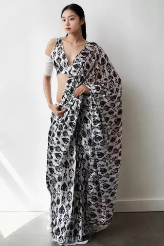 White women printed ready to wear saree with unstitched blouse piece