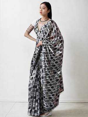 White women printed ready to wear saree with unstitched blouse piece 2