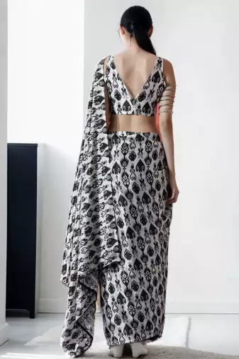 White women printed ready to wear saree with unstitched blouse piece