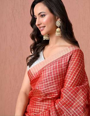 Red checked pure cotton handloom saree 4