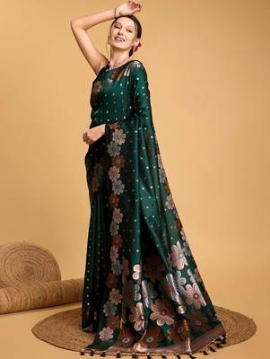 Green ethnic motif woven design zari banarasi saree 3