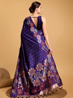 Blue women  saree with unstitched blouse piece 4