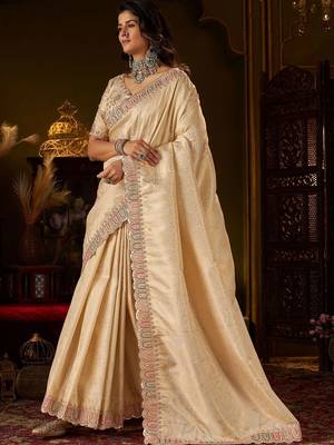 Gold woven design embroidered silk blend designer kanjeevaram saree 3