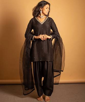 Black embroidered dupion silk kurta set 2