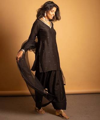 Black embroidered dupion silk kurta set 4