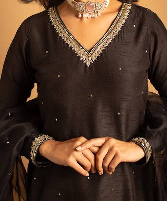 Black embroidered dupion silk kurta set 5