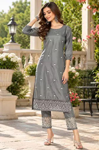Women's embroidered kurta set with chiffon lace dupatta