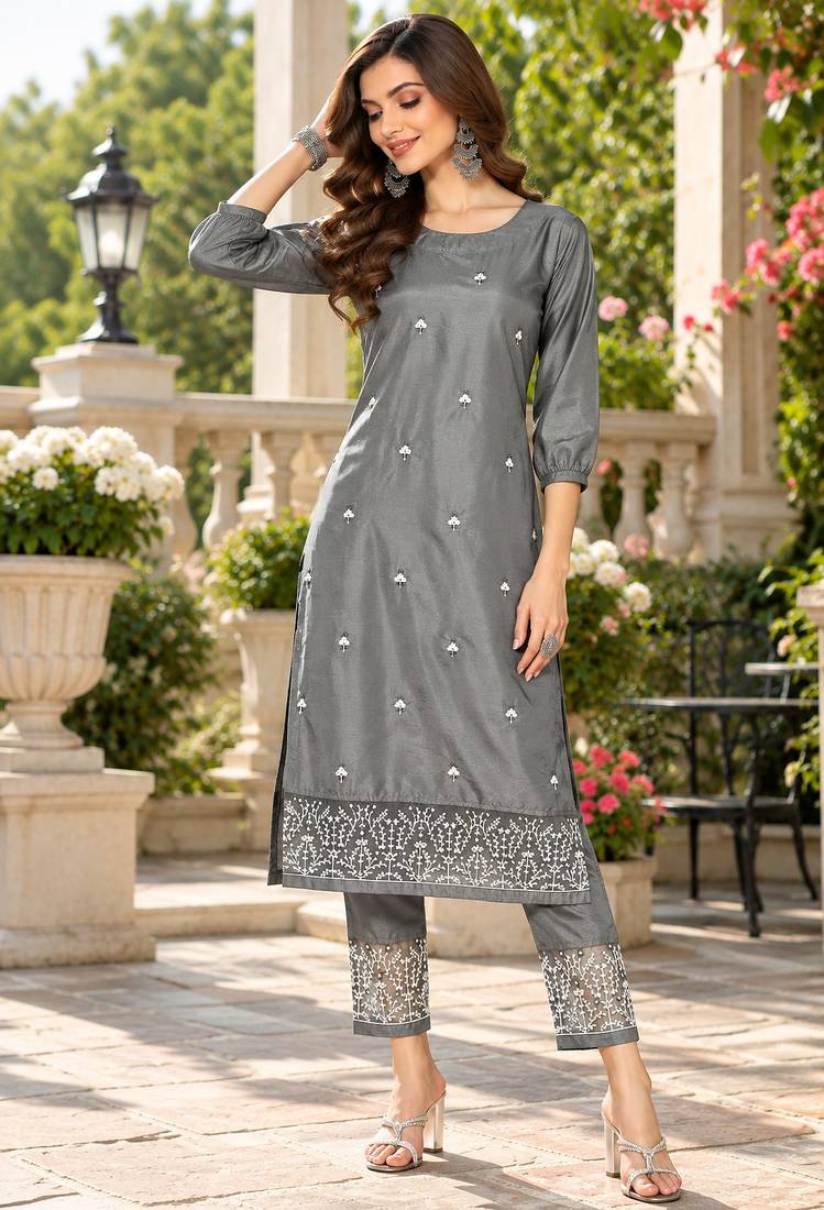 Women's embroidered kurta set with chiffon lace dupatta