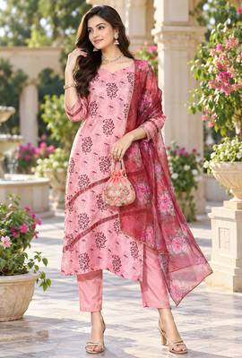 Women's silk chiffon printed kurta set with dupatta 1