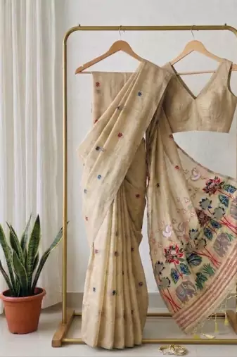 Cream Elephant And Floral Weaving Pallu Cotton Saree