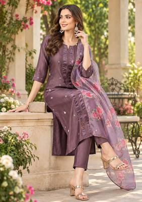 Women's reshm embroidered kurta pant dupatta set 4
