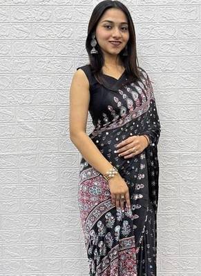Black Heavy Mirror Work With Elegant Viscose Latkan Pallu Border Work Satin Art Silk Saree 3