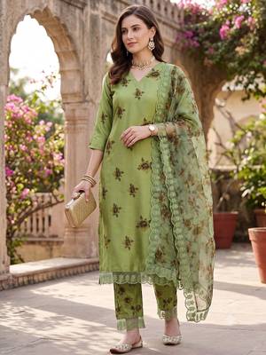 Women's silk chiffon embroidered kurta set with digital dupatta 1
