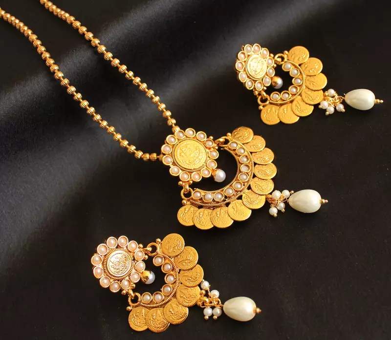 Beautiful Bali Lakshmi Pearl Necklace Set