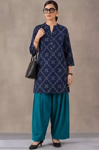 women printed regular cotton kurta with patiala