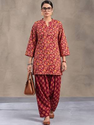 women floral printed regular cotton kurta with patiala 5