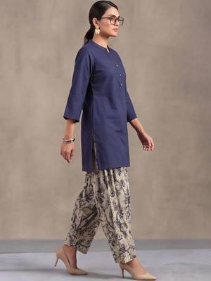 women ethnic motifs regular cotton kurta with harem pants 3