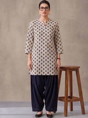 women ethnic motifs printed regular cotton kurta with patiala 5