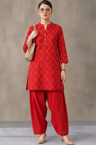 women printed regular cotton kurta with patiala