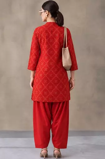 women printed regular cotton kurta with patiala