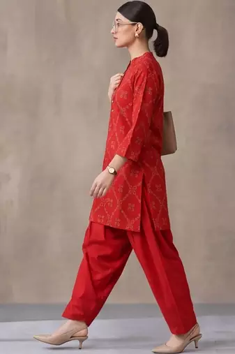 women printed regular cotton kurta with patiala