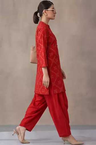 women printed regular cotton kurta with patiala