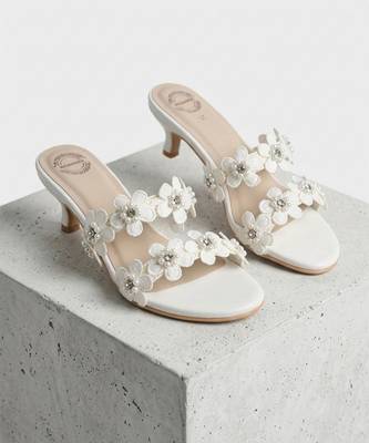 White flower kitten artificial leather heels 2