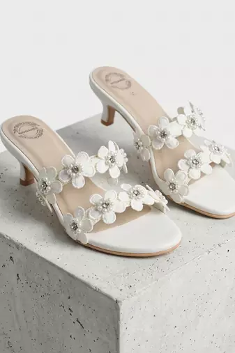White flower kitten artificial leather heels