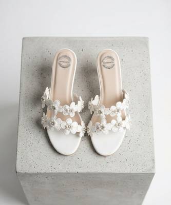 White flower kitten artificial leather heels 4